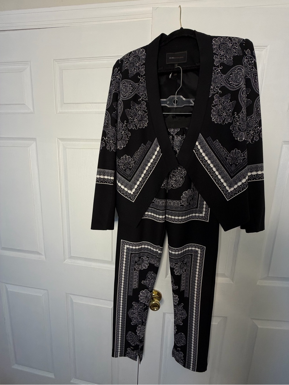 BCBG Max Azria Black & White Paisley Suit (Blazer & Pants) XXS Like New